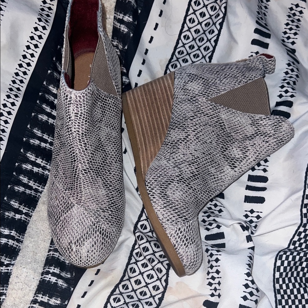 Toms Gray Snake Print Wedge booties. Size 8. Like new!